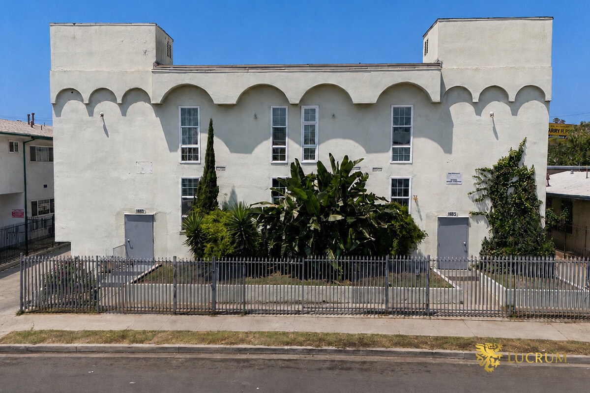 1683 S Longwood Ave, Los Angeles, CA à vendre Photo du bâtiment- Image 1 de 30