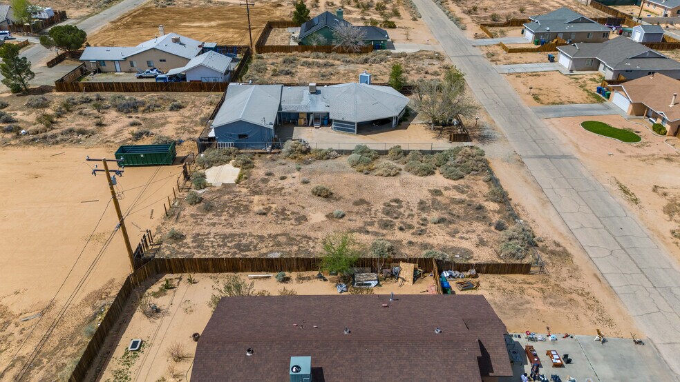 8424 Underwood Ave, California City, CA à vendre - Photo du bâtiment - Image 2 de 9