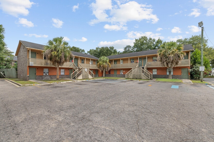 5735 Chatham Ave, North Charleston, SC à vendre - Photo du bâtiment - Image 2 de 7