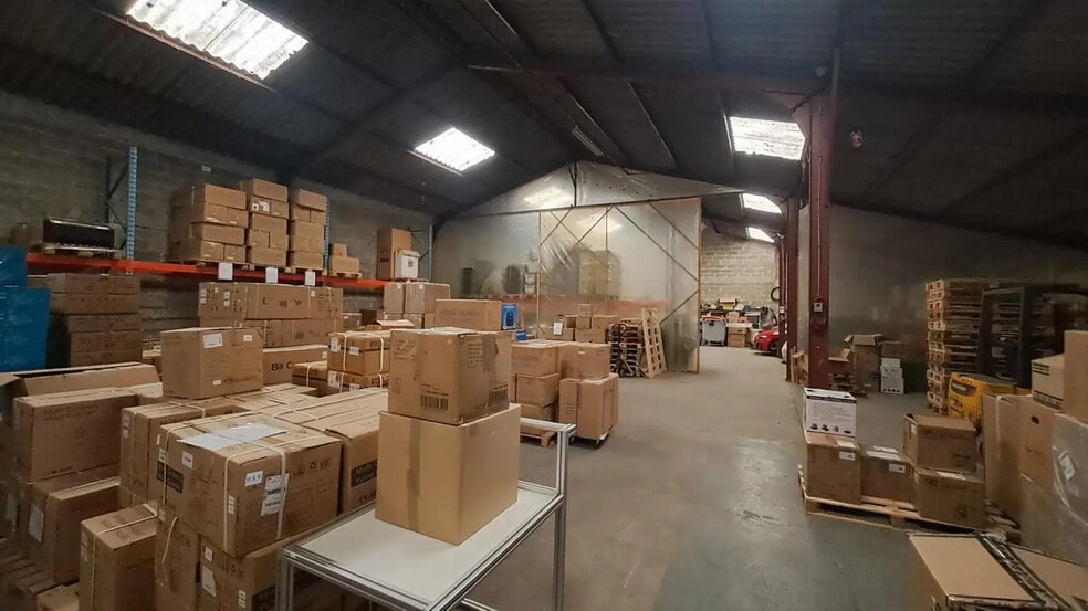 Flex in  for lease - Interior Photo - Image 2 of 2