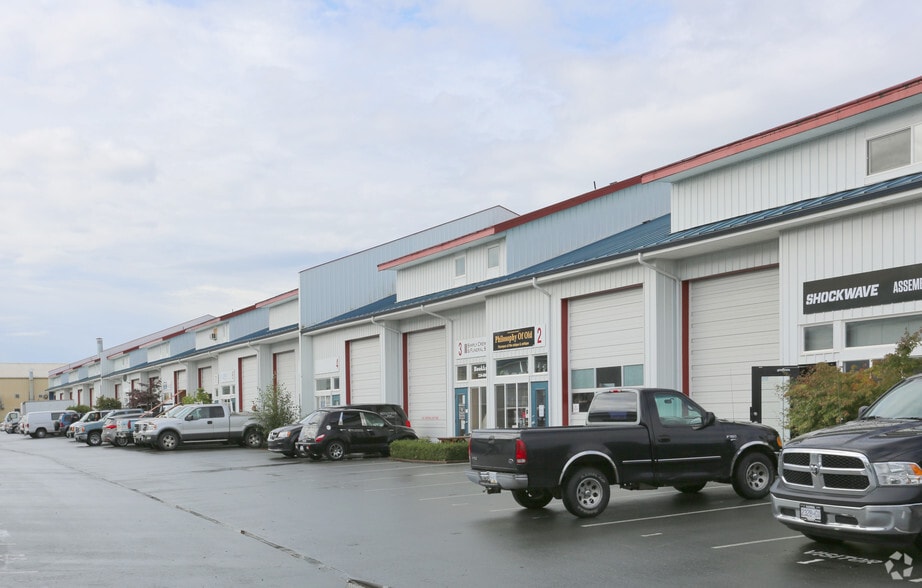 2075 W Henry Ave, Sidney, BC à louer - Photo du bâtiment - Image 2 de 6