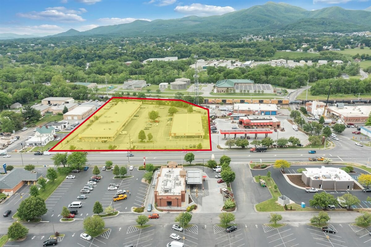 1300-1338 W Main St, Salem, VA à louer Aérien- Image 1 de 4