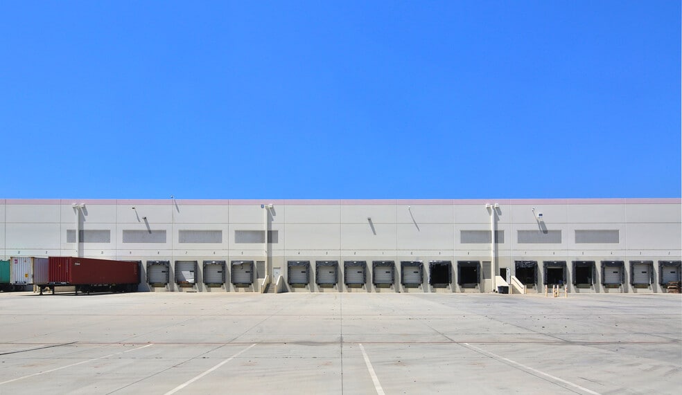 9449 8th St, Rancho Cucamonga, CA for lease - Building Photo - Image 2 of 4