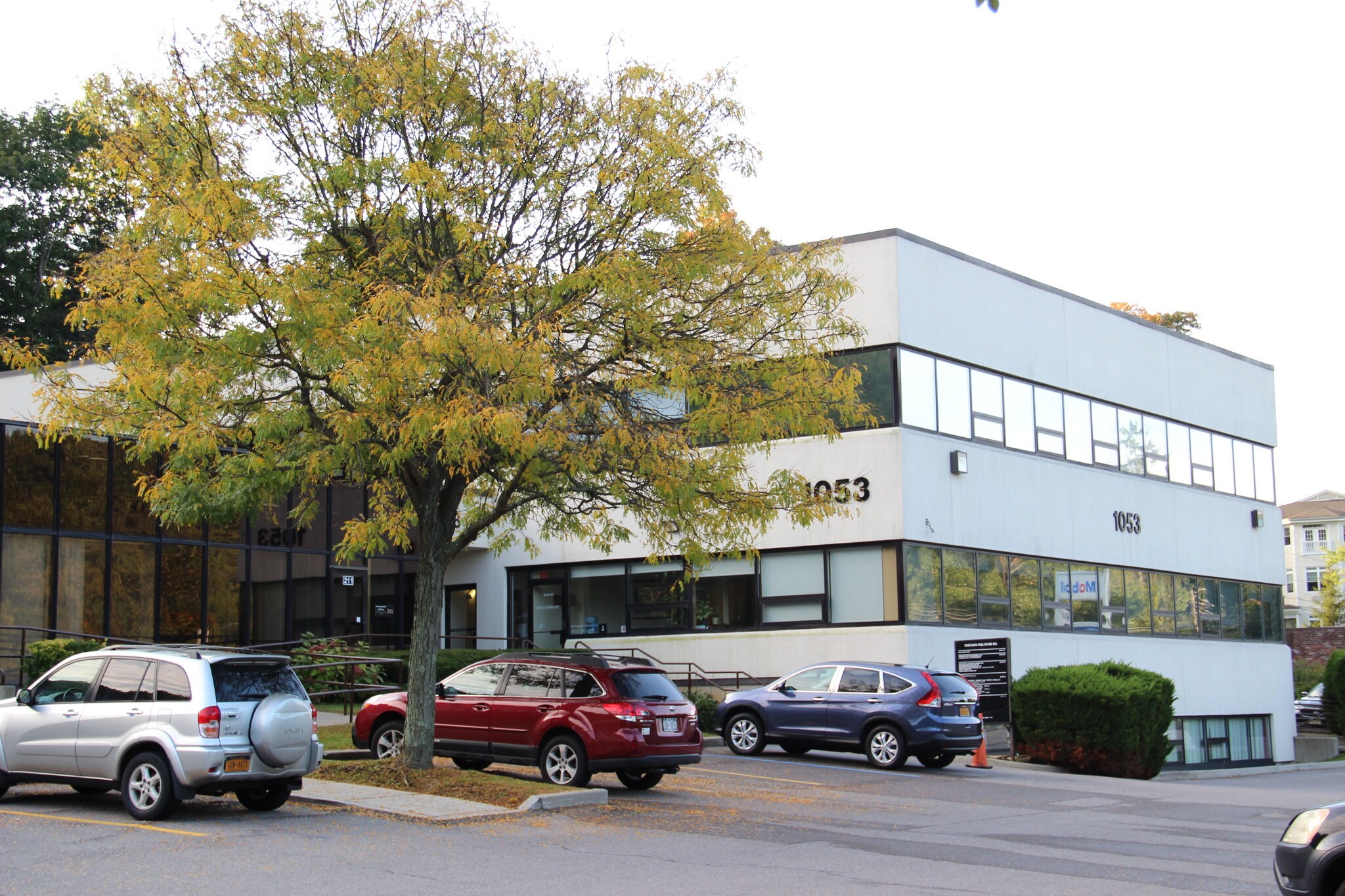 1053-1055 Saw Mill River Rd, Ardsley, NY à louer Photo principale- Image 1 de 7