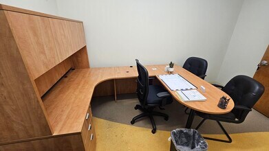 1880 W Oak Pky, Marietta, GA for lease Interior Photo- Image 2 of 17