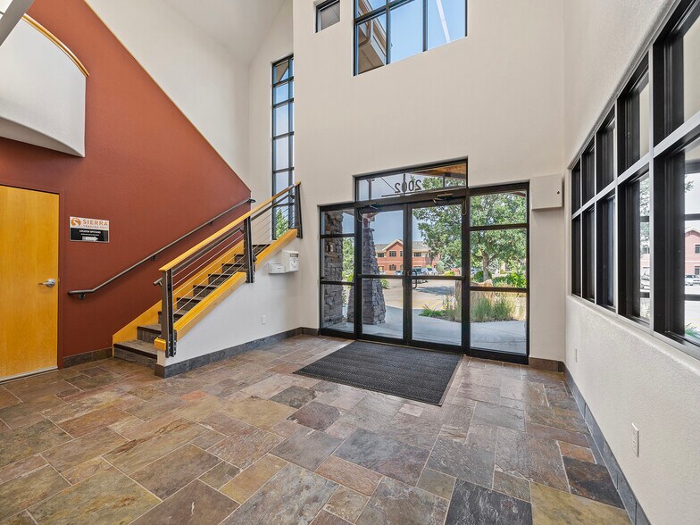 2002 Caribou Dr, Fort Collins, CO à louer - Photo intérieure - Image 3 de 5