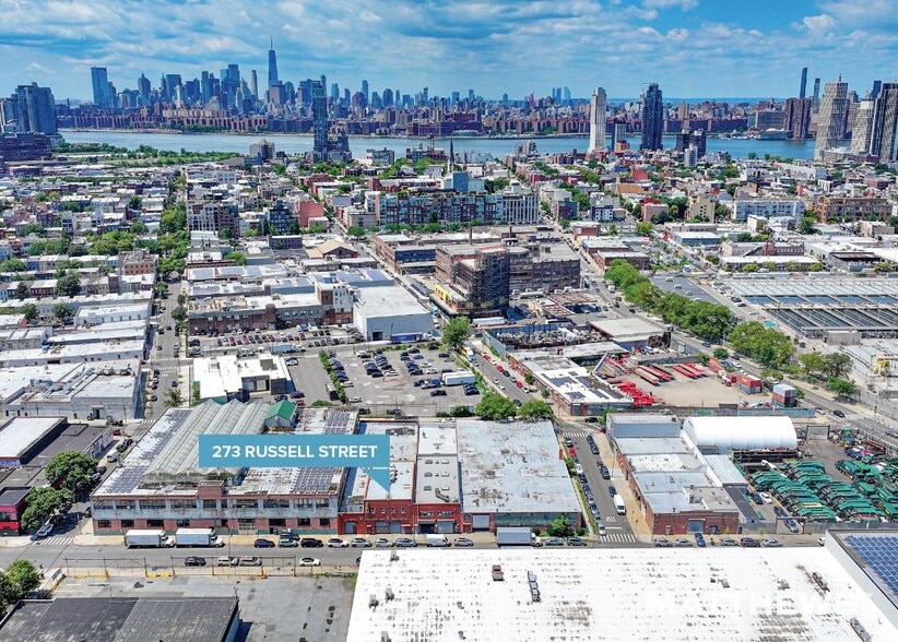 273 Russell St, Brooklyn, NY for sale - Building Photo - Image 2 of 3