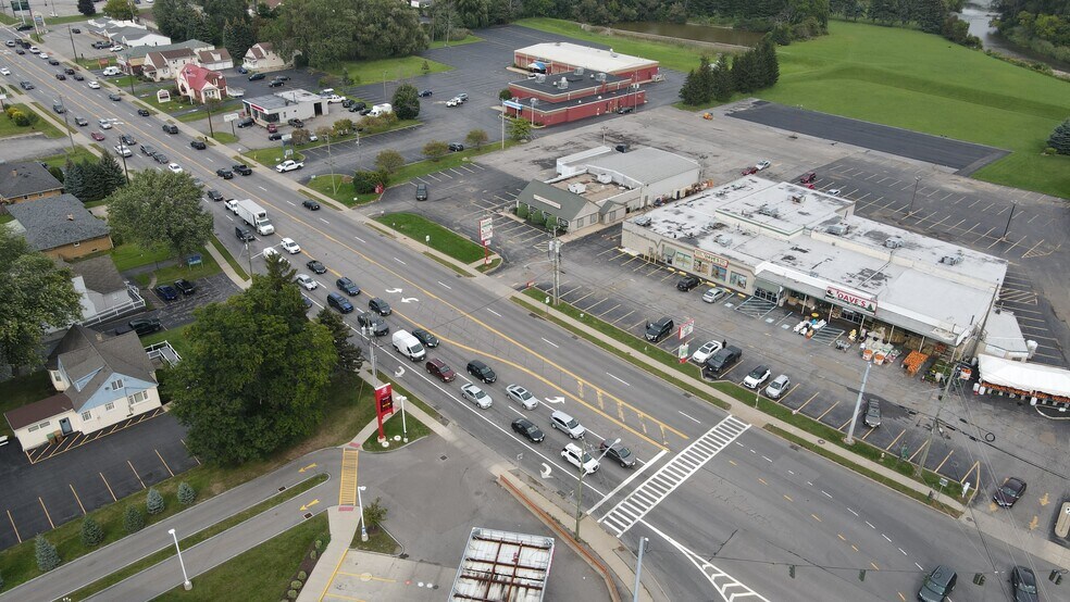 2695 Union Rd, Cheektowaga, NY à louer - Photo du bâtiment - Image 3 de 7