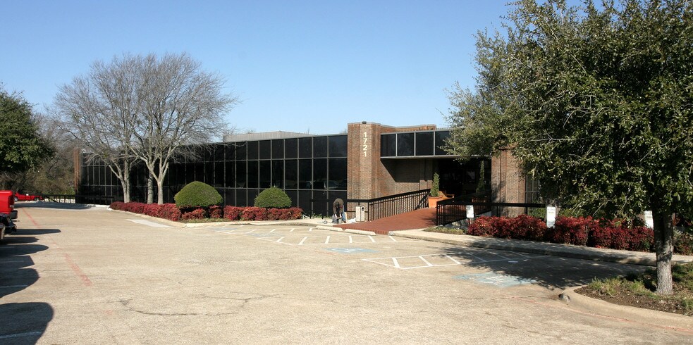 1721 W Plano Pky, Plano, TX à louer - Photo principale - Image 1 de 14