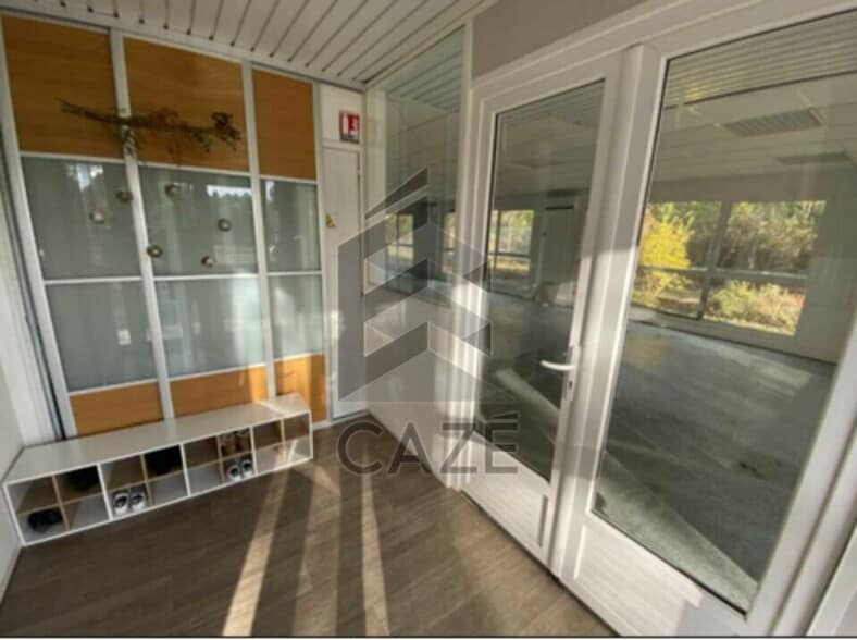 Office in Saint-Jean-d'Illac for lease - Building Photo - Image 3 of 5
