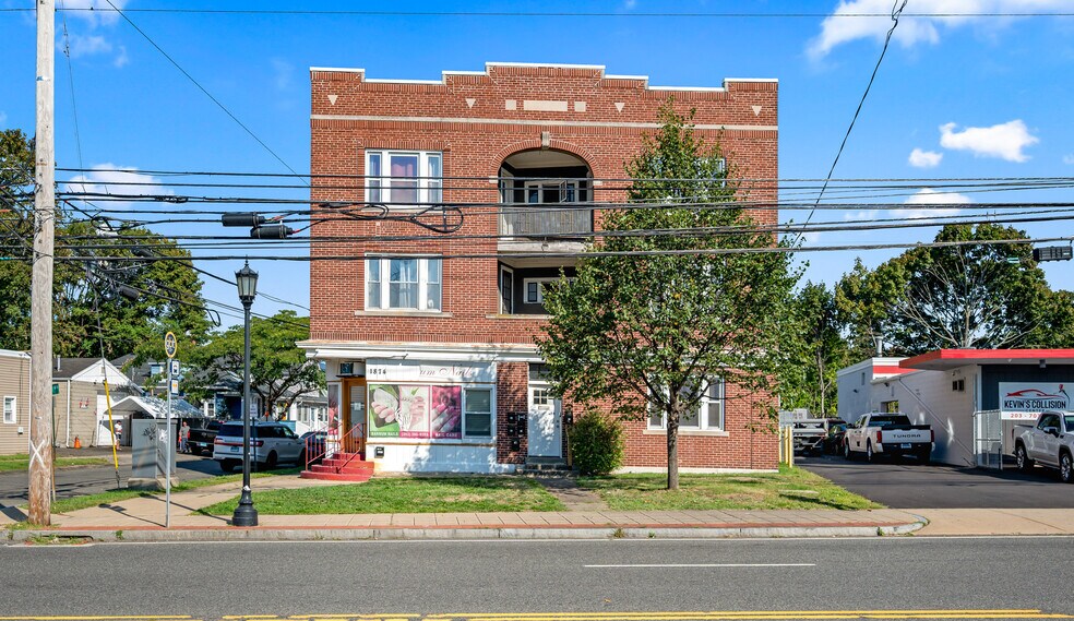 1874 Barnum Ave, Stratford, CT à vendre - Photo du bâtiment - Image 2 de 8