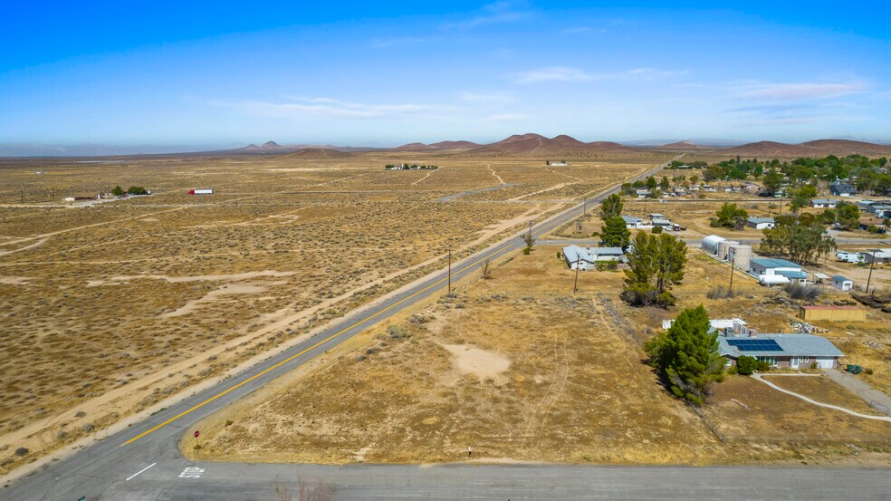 16613 Alexander Ave, North Edwards, CA à vendre - Photo du bâtiment - Image 2 de 7