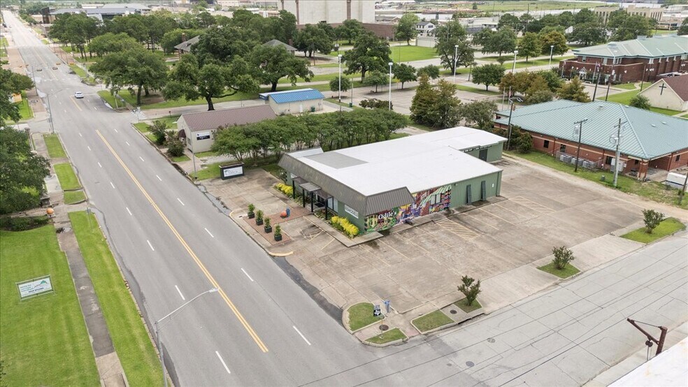 911 Green Ave, Orange, TX à vendre - Photo du bâtiment - Image 3 de 19