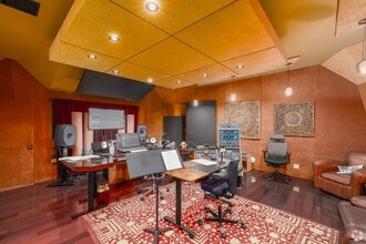 8411-8421 Canoga Ave, Canoga Park, CA for lease Interior Photo- Image 2 of 5