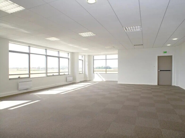 Industriel dans Lieusaint à louer - Photo du bâtiment - Image 3 de 6