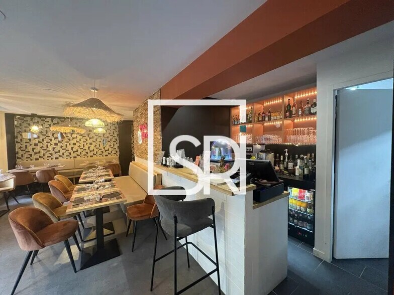 Retail in Clermont-Ferrand for sale - Interior Photo - Image 2 of 10