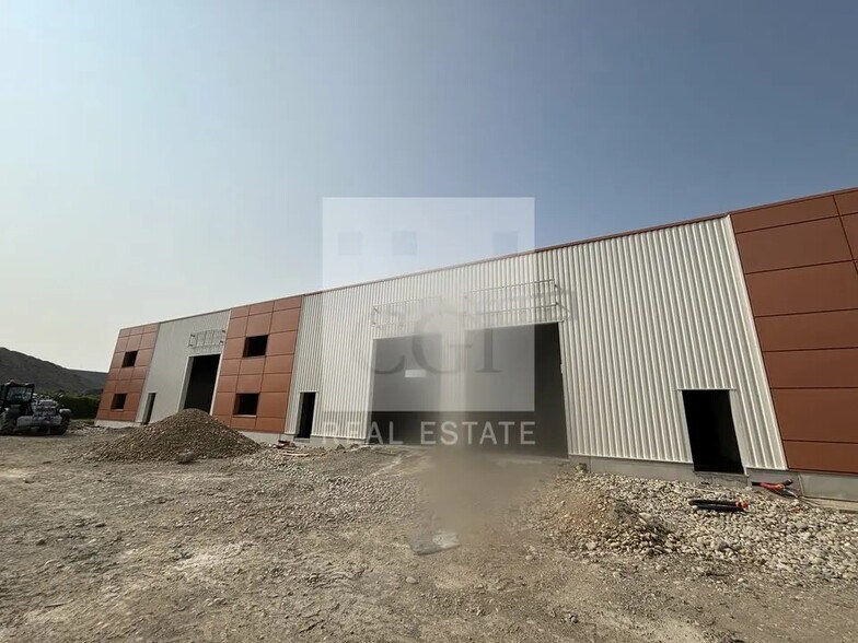 Flex in Chassieu for lease - Building Photo - Image 2 of 11