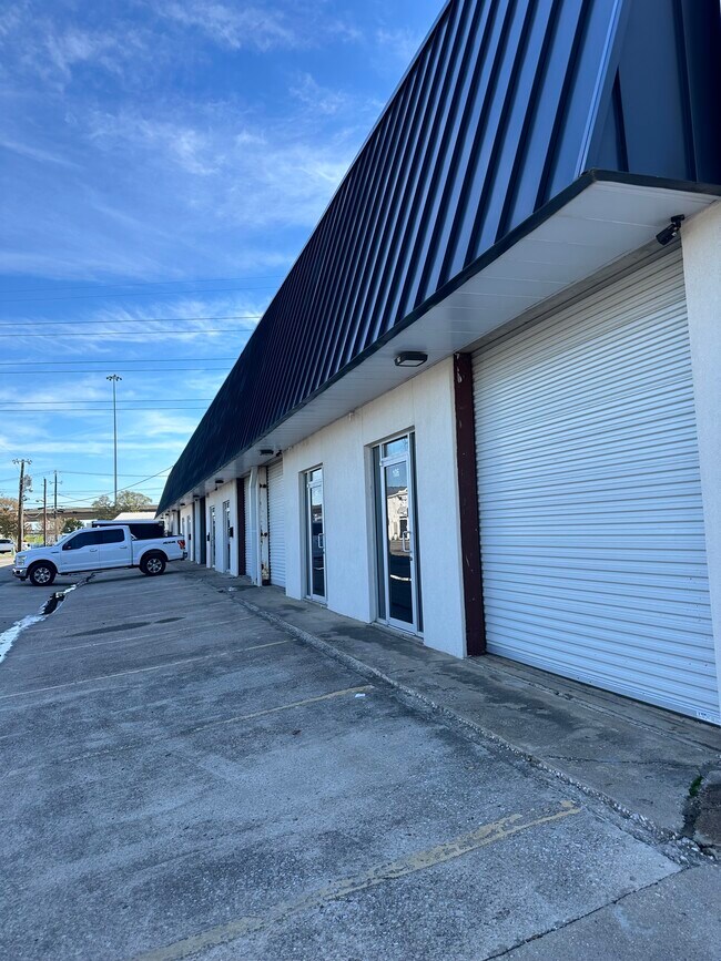 More details for 11345 Emerald St, Dallas, TX - Flex for Lease