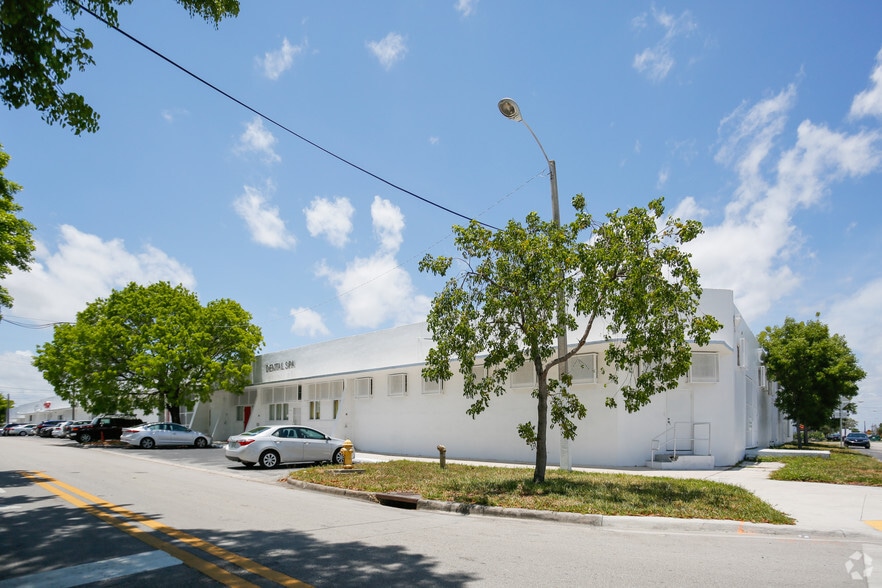 301-395 NE 59th St, Miami, FL for lease - Primary Photo - Image 1 of 90