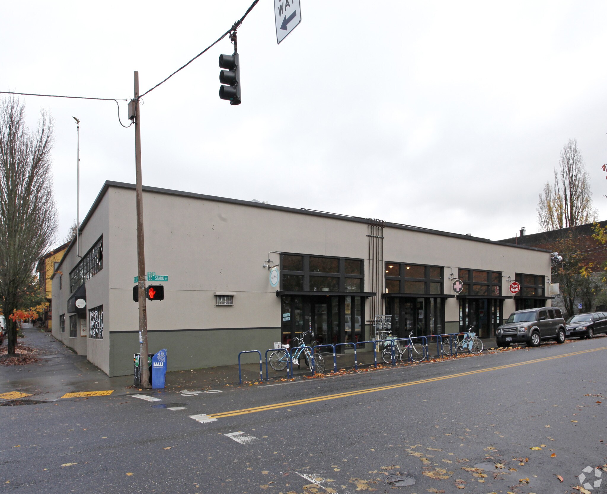 1205-1227 SE Stark St, Portland, OR à louer Photo principale- Image 1 de 5