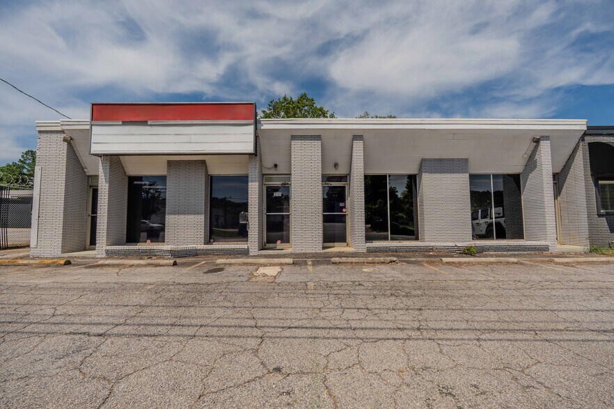 215 N Pleasantburg Dr, Greenville, SC à vendre - Photo du bâtiment - Image 2 de 32