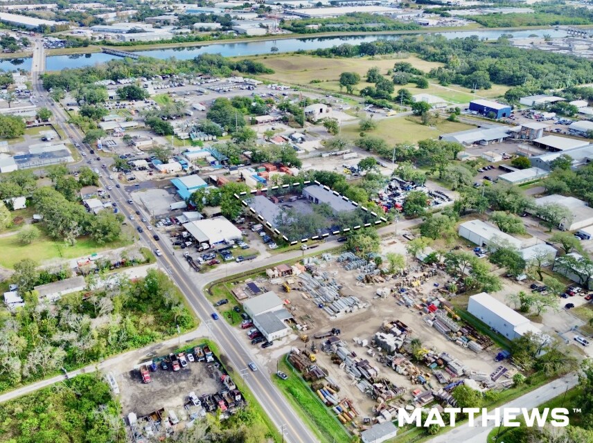 (BRAND NEW ROOF) Value-Add Industrial portefeuille de 2 propriétés à vendre sur LoopNet.ca Photo principale- Image 1 de 8