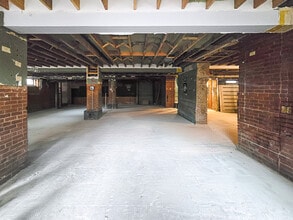 10505 82 Av NW, Edmonton, AB à louer Photo intérieure- Image 2 de 8