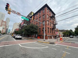 Plus de détails pour 141 Christopher Columbus Dr, Jersey City, NJ - Commerce de détail à louer