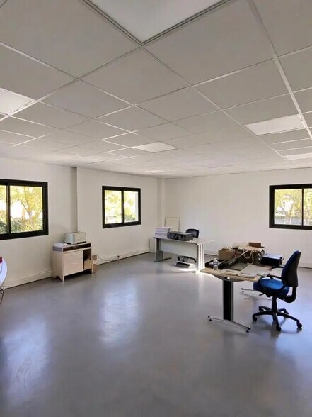 Industrial in Gémenos for lease - Interior Photo - Image 3 of 7