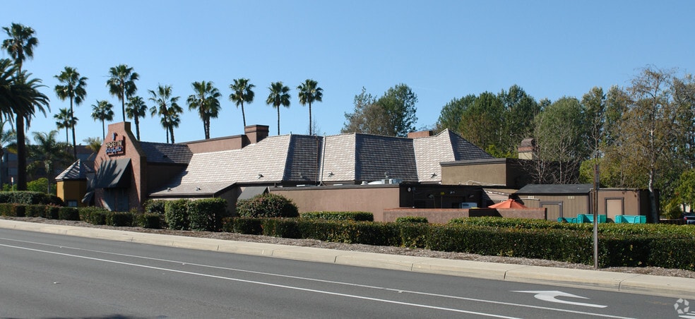3005 Old Ranch Pky, Seal Beach, CA à vendre - Photo du bâtiment - Image 3 de 5