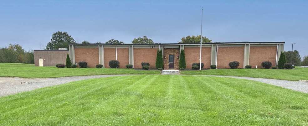 157 Industrial Dr, King, NC for lease - Primary Photo - Image 2 of 76
