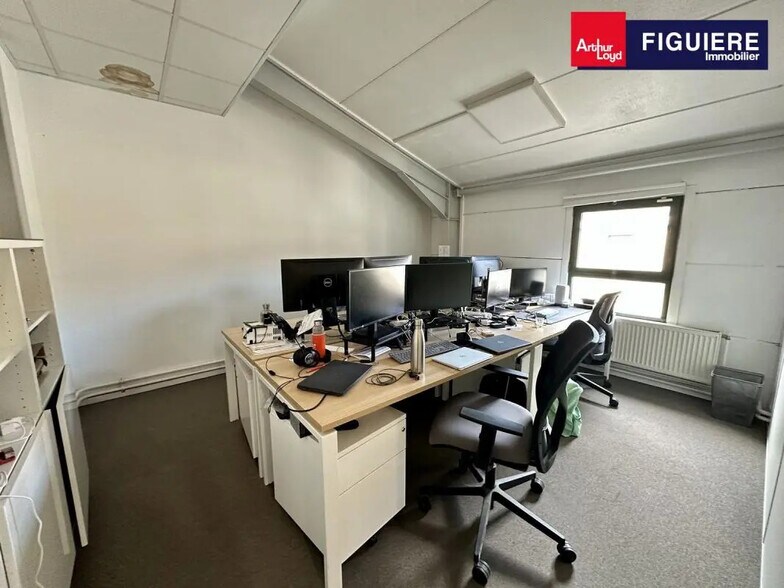 9 Rue De La Carraire, Venelles for lease - Interior Photo - Image 1 of 6