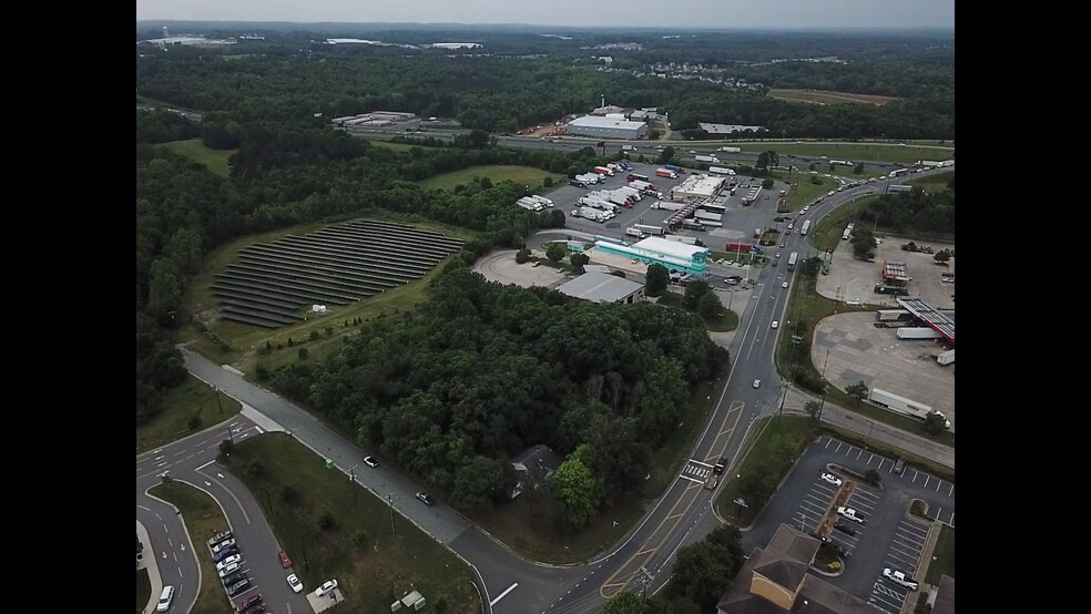 908 Jimmie Kerr Rd, Haw River, NC à vendre - Photo du bâtiment - Image 3 de 14