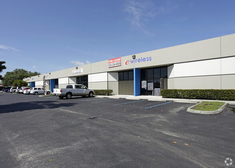 5400-5416 NW 72nd Ave, Miami, FL à louer - Photo du bâtiment - Image 3 de 13