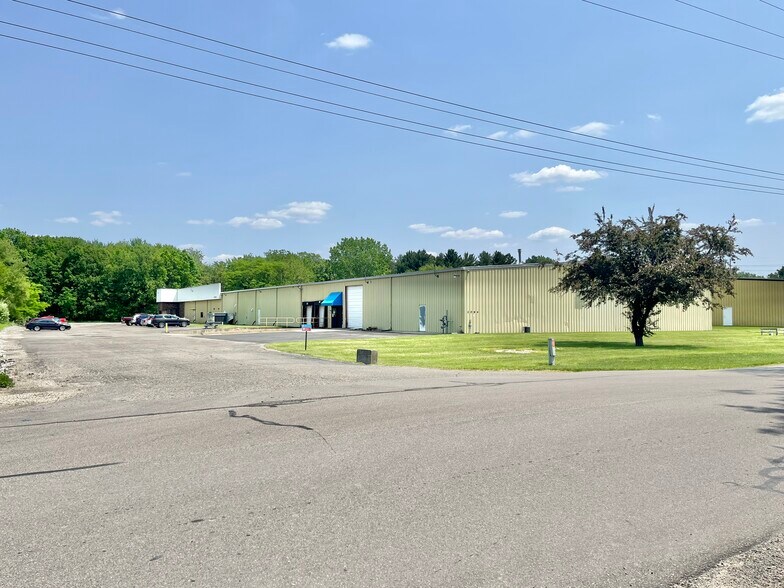 2094 N Boeing Rd, Warsaw, IN à vendre - Photo du bâtiment - Image 1 de 5