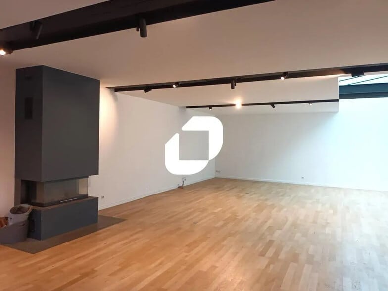 Office in Lille for lease - Building Photo - Image 3 of 12