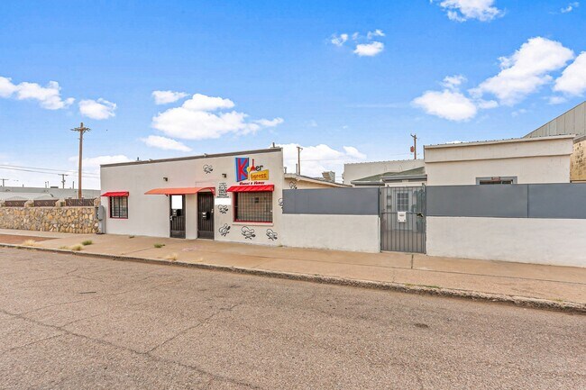 Plus de détails pour 2222 Bassett Ave, El Paso, TX - Commerce de détail à vendre