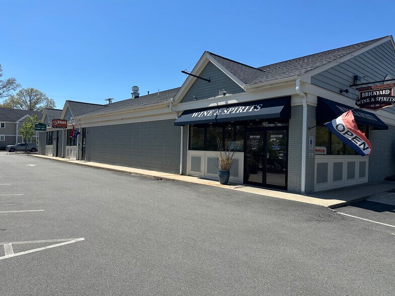 250 County Rd, Barrington, RI à louer - Photo du bâtiment - Image 2 de 4