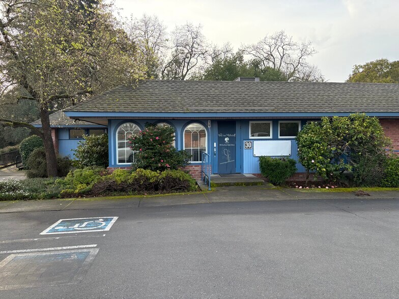 30-36 Doctors Park Dr, Santa Rosa, CA à louer - Photo du bâtiment - Image 2 de 2