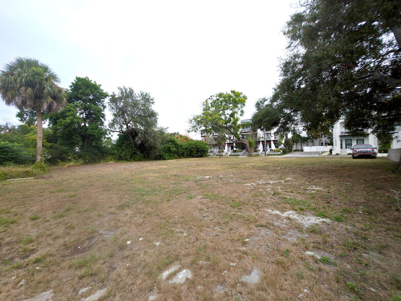 958 Howard Ave, Dunedin, FL for sale - Primary Photo - Image 1 of 10
