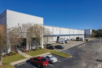 8600-8655 Elm Fair Blvd, Tampa, FL à louer Photo du bâtiment- Image 2 de 2