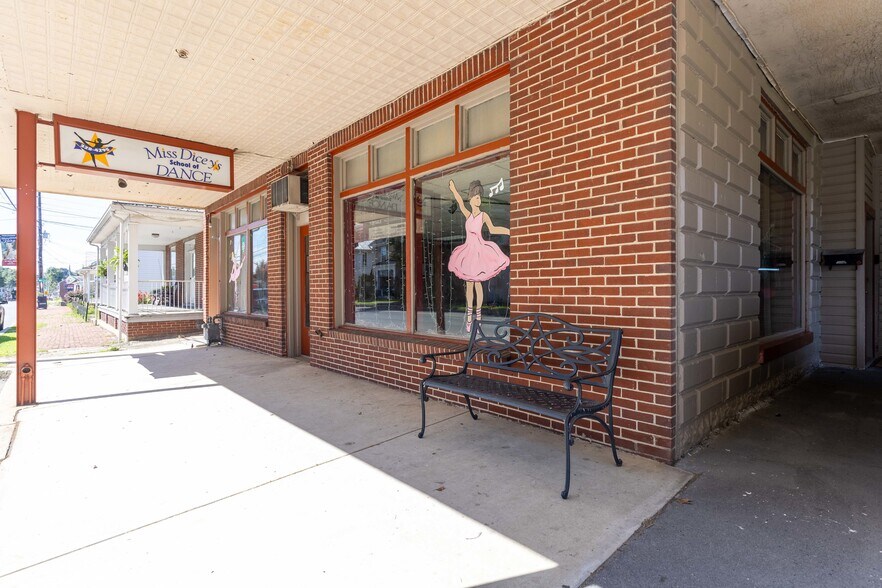 232 N Main St, Mercersburg, PA à vendre - Photo du bâtiment - Image 2 de 57