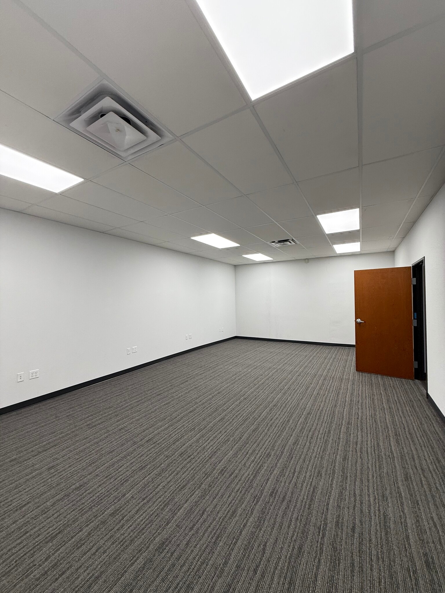 5001 Rondo Dr, Fort Worth, TX for lease Interior Photo- Image 1 of 5