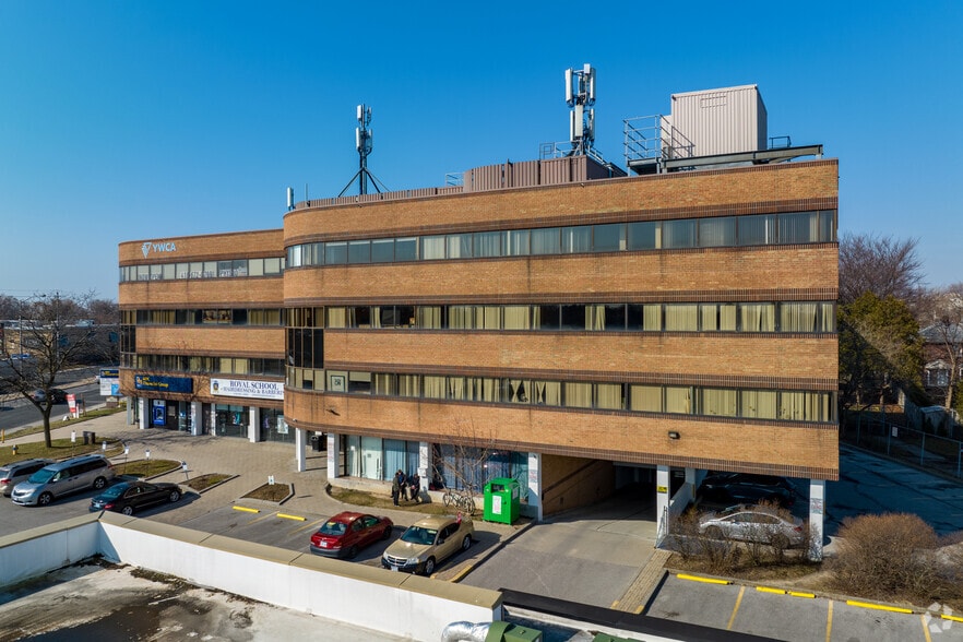 3090 Kingston Rd, Toronto, ON à louer - Photo du bâtiment - Image 2 de 3