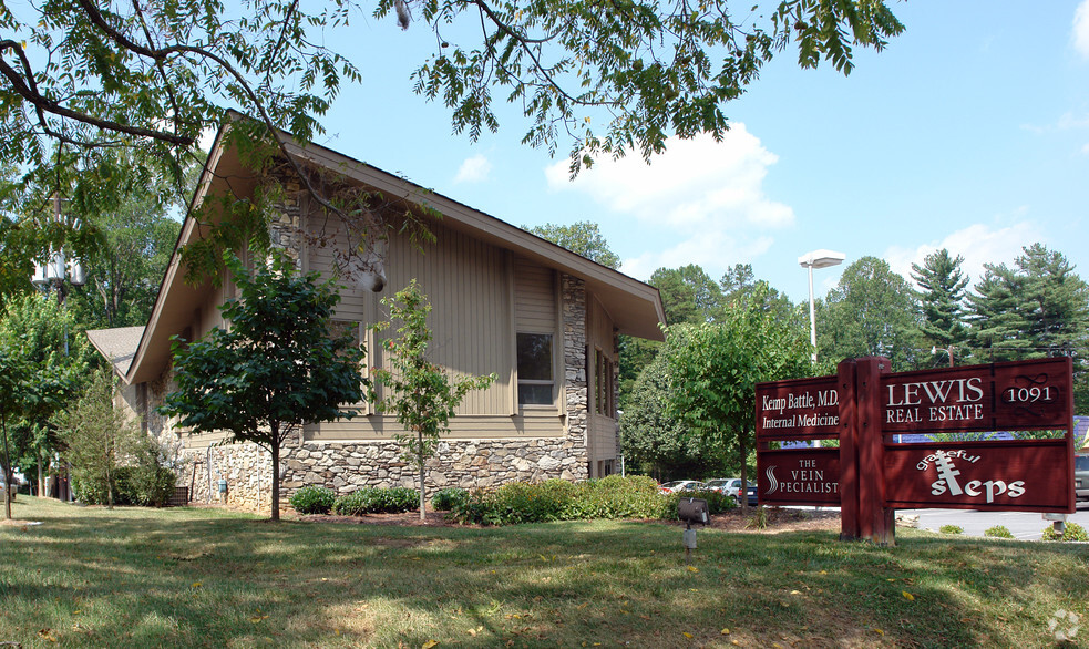 1091 Hendersonville Rd, Asheville, NC for lease - Building Photo - Image 3 of 5