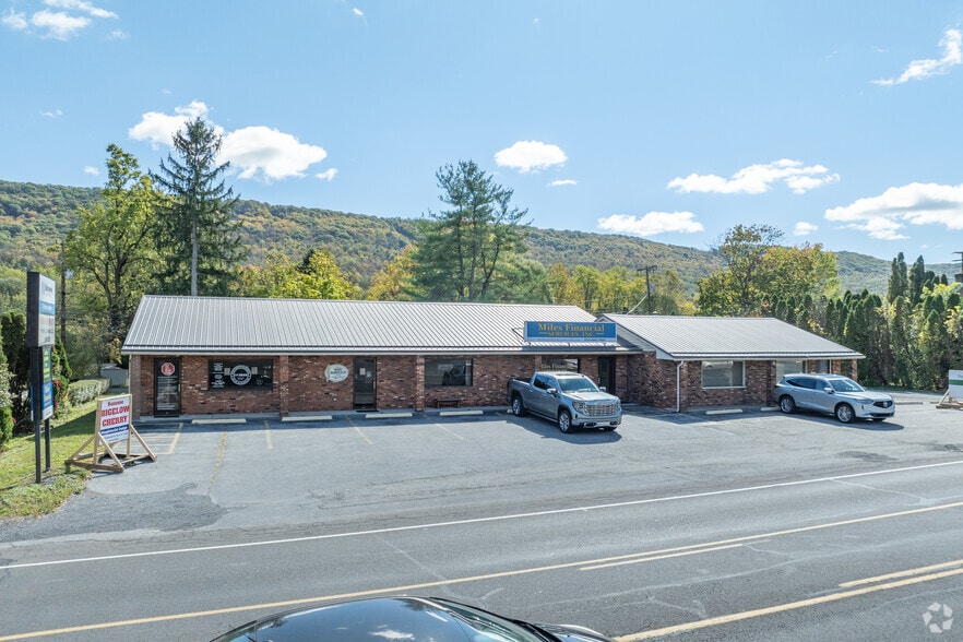 5523 E Pleasant Valley Blvd, Tyrone, PA for sale - Building Photo - Image 2 of 4