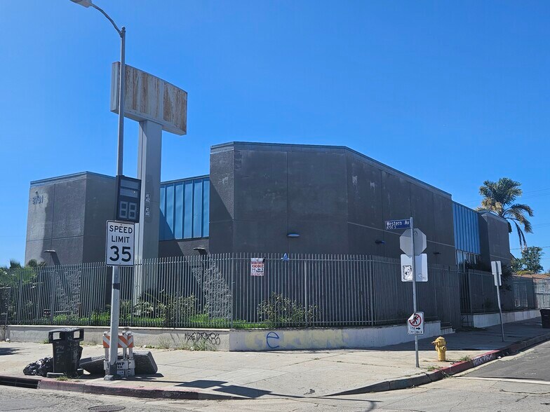 8701 S Western Ave, Los Angeles, CA à vendre - Photo du bâtiment - Image 1 de 5