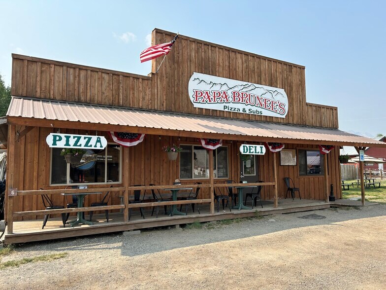 645 Ace of Diamonds St, Stanley, ID à louer - Photo du bâtiment - Image 3 de 9