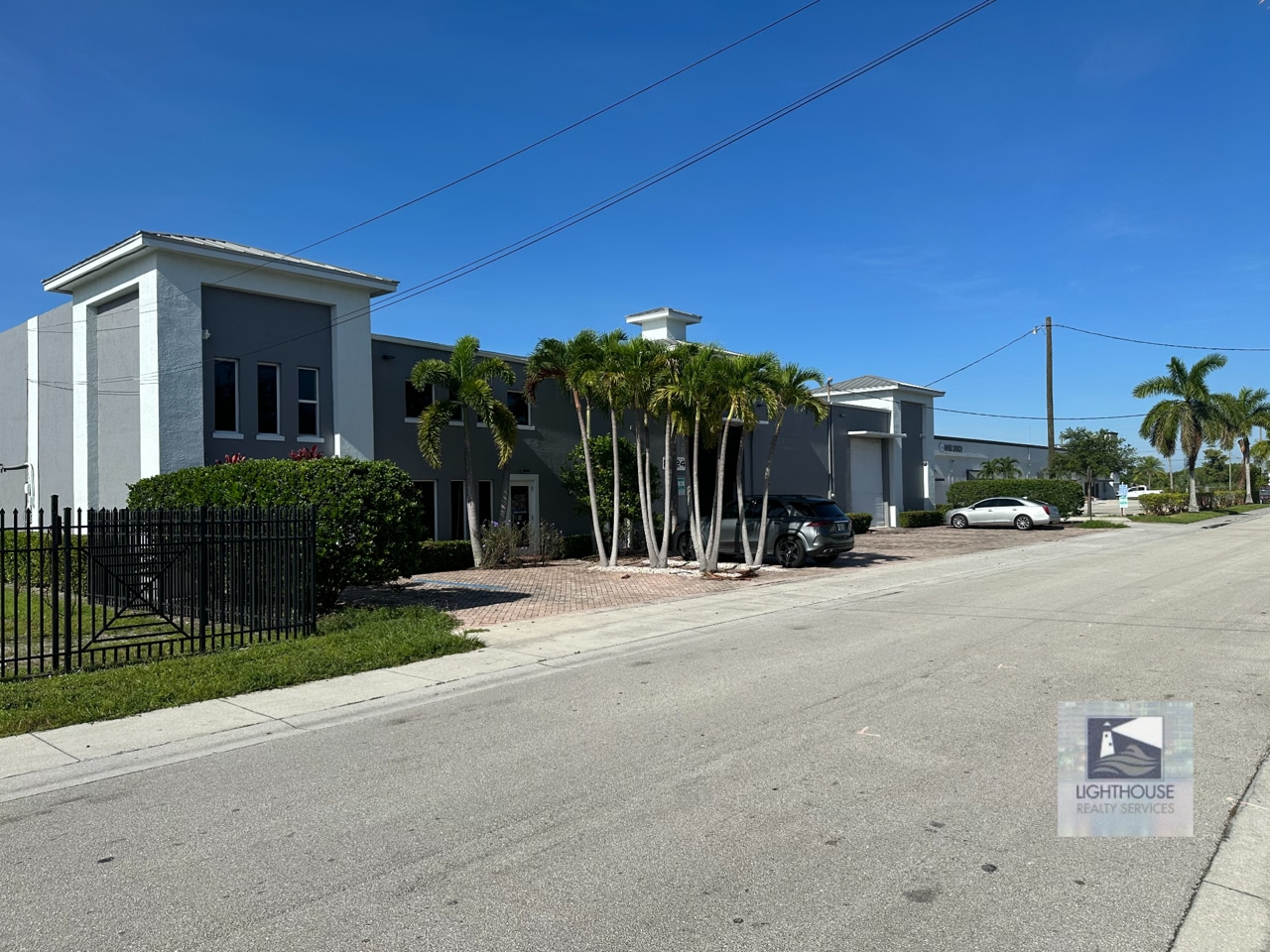 2724 Shawnee Ave, West Palm Beach, FL for lease Primary Photo- Image 1 of 15