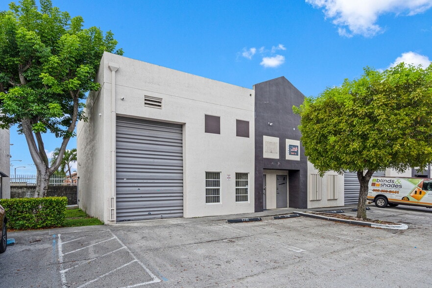 7701 W 26th Ave, Hialeah, FL for lease - Building Photo - Image 3 of 23